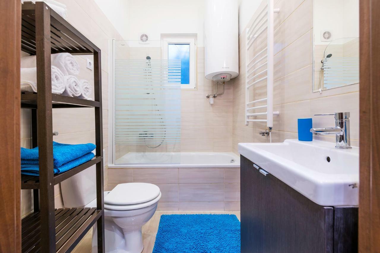 Apartment Parking, Ac, 2 Bedroom Design Flat In The Center *